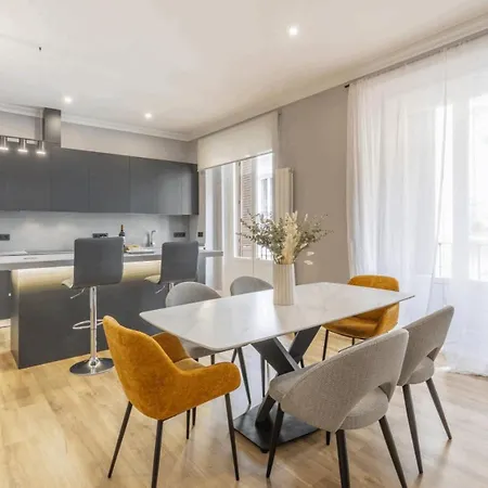 Elegant Apartment *